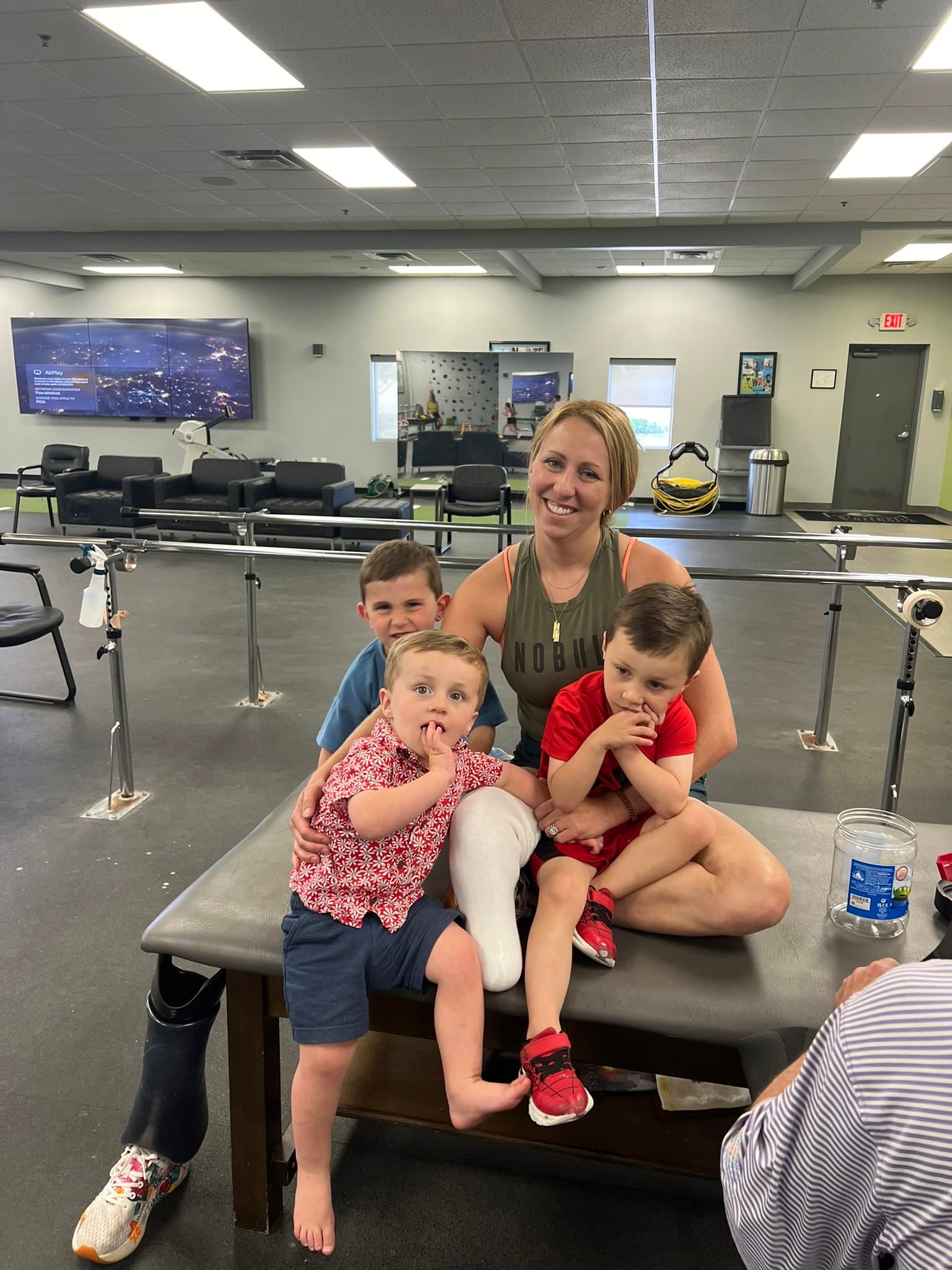 6:17 am – Race morning in the pre-race hospitality area with Team GLASA (Great Lakes Adaptive Sports Association) before the Chicago Marathon. Spencer and I were honored to run alongside over 100 incredible teammates, having personally raised over $30,000 to support adaptive sports.
